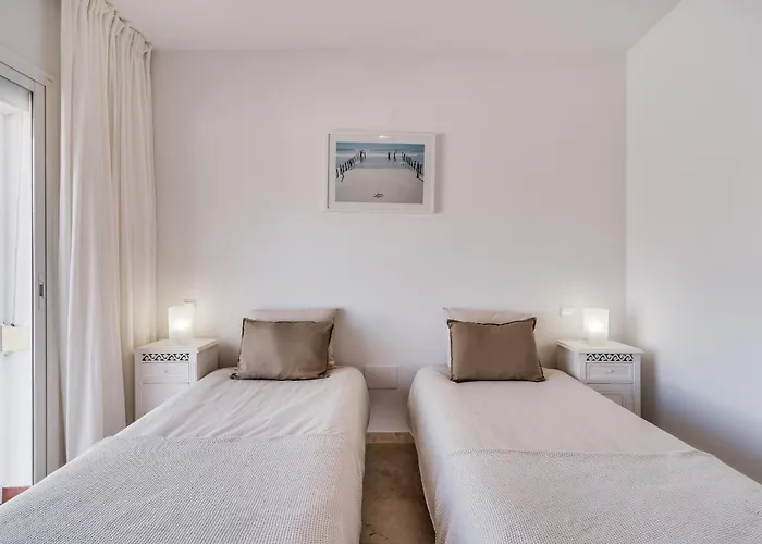 Family-friendly Garden - Lunymar Golf Estepona, Pool & Near Apartment