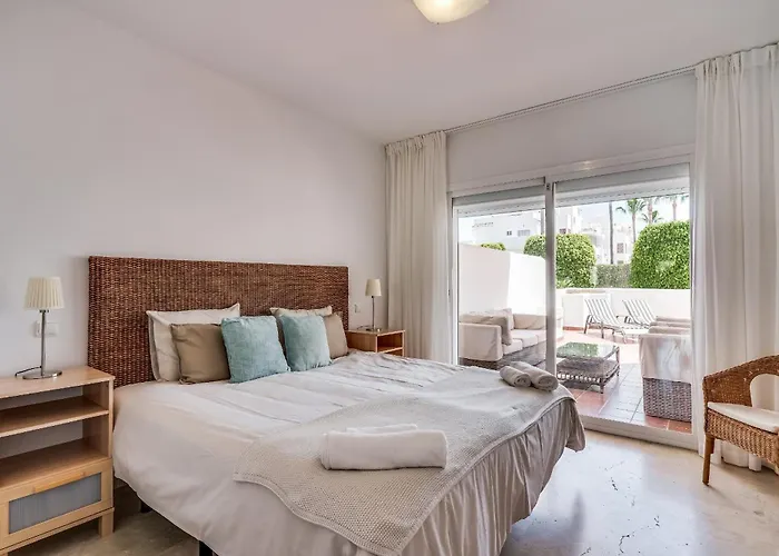 Family-friendly Garden - Lunymar Golf Estepona, Pool & Near Apartment